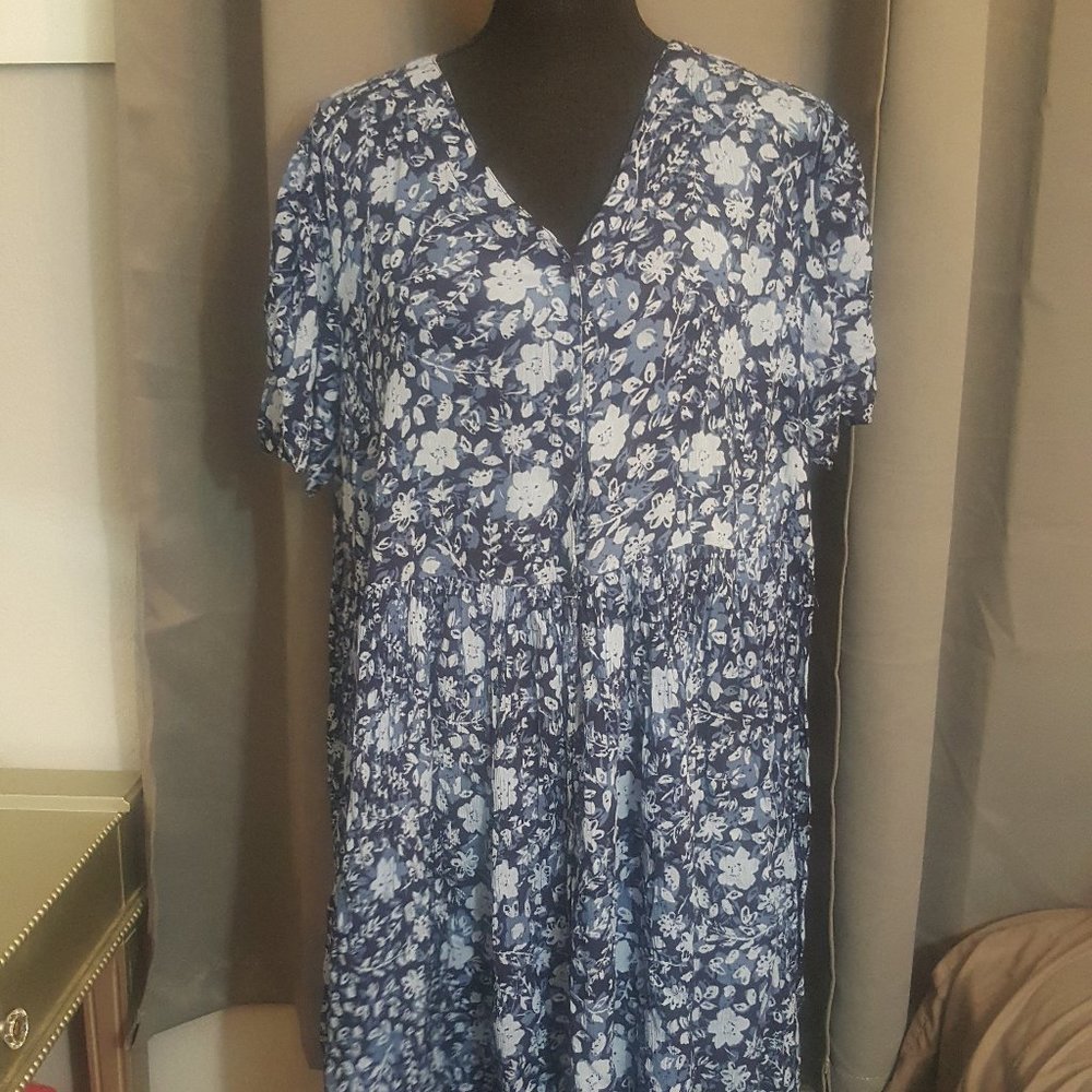 Crinkle Dress V-Neck Button down